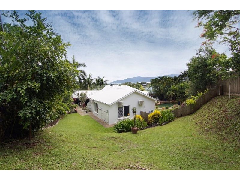 7 Woodmont Place, Mooroobool QLD 4870