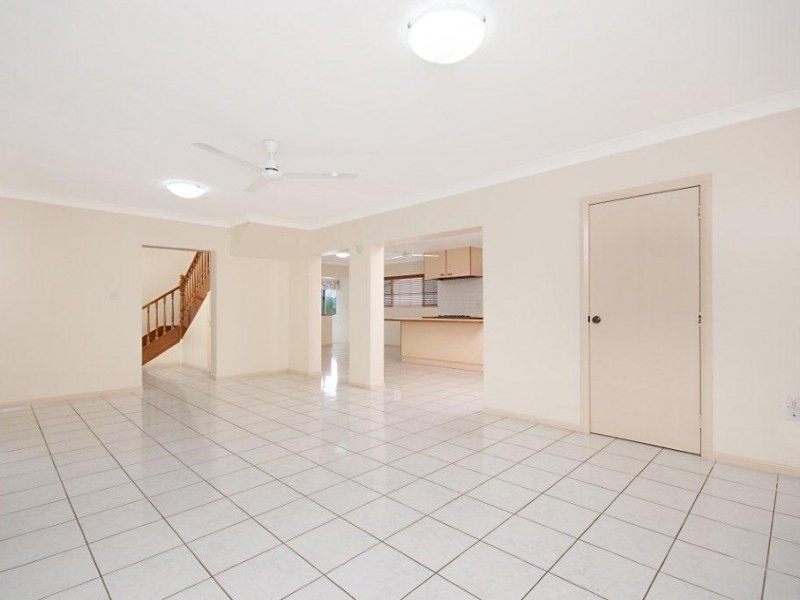 31 Ponticello Street, Whitfield QLD 4870