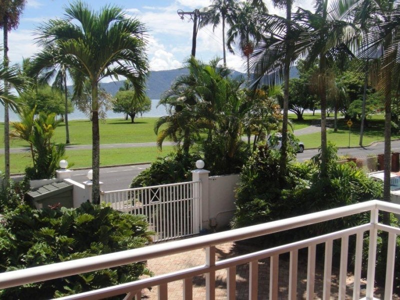 Unit 2/269 The Esplanade, Cairns QLD 4870