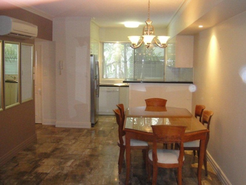 Unit 2/269 The Esplanade, Cairns QLD 4870