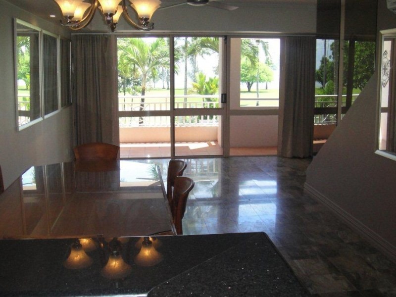 Unit 2/269 The Esplanade, Cairns QLD 4870