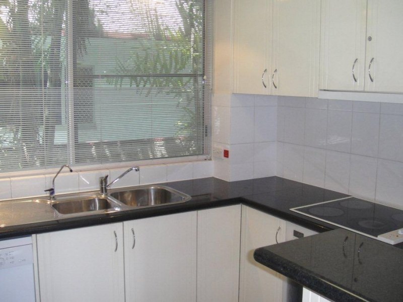 Unit 2/269 The Esplanade, Cairns QLD 4870