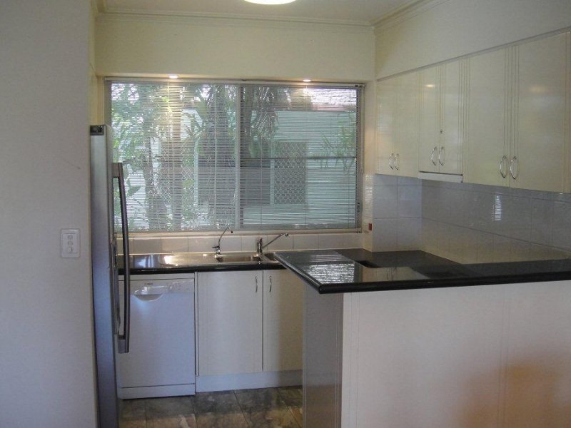 Unit 2/269 The Esplanade, Cairns QLD 4870