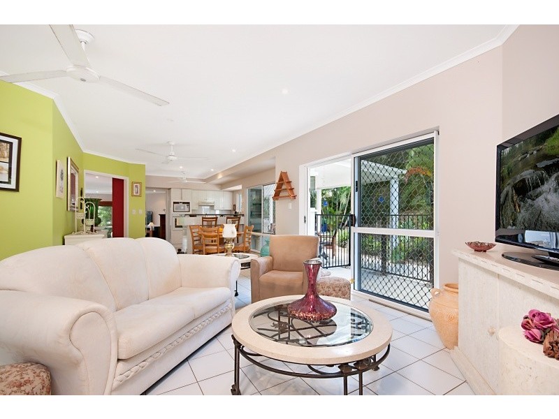 7 Woodmont Place, Mooroobool QLD 4870