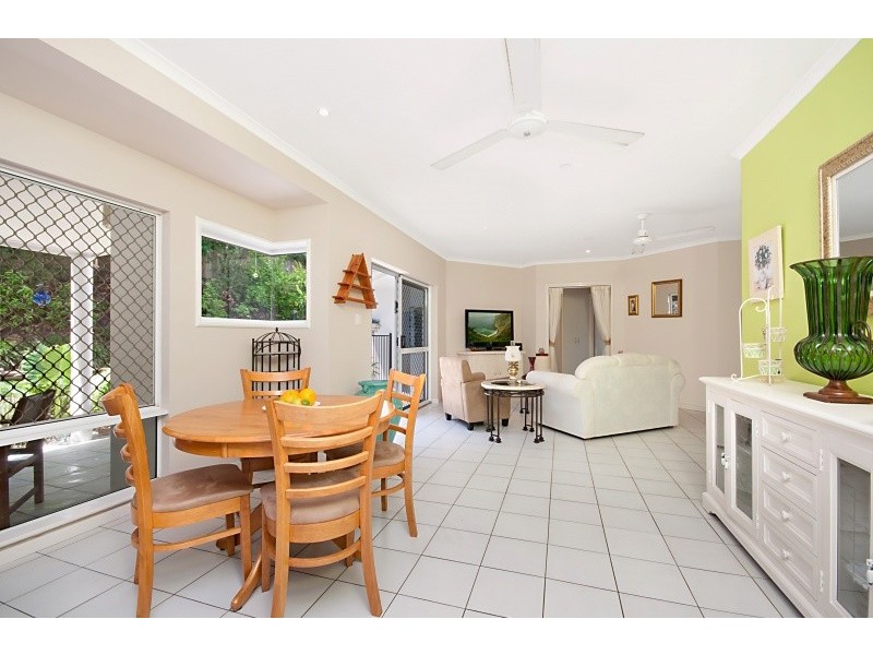 7 Woodmont Place, Mooroobool QLD 4870