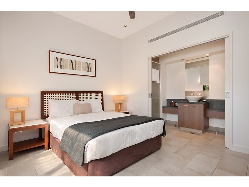 5 Triton Street, Palm Cove QLD 4879