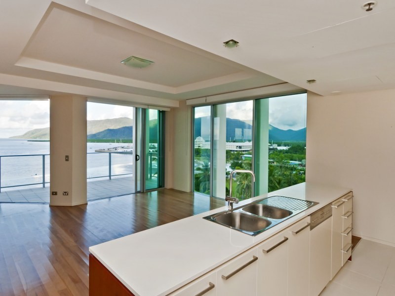 Unit Level 9, U/ 99 The Esplanade, Cairns QLD 4870