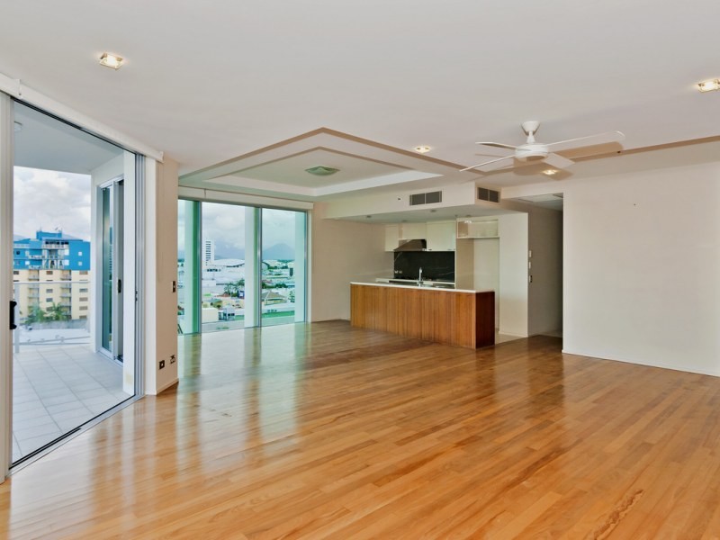Unit Level 9, U/ 99 The Esplanade, Cairns QLD 4870