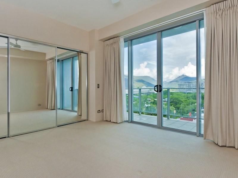 Unit Level 9, U/ 99 The Esplanade, Cairns QLD 4870