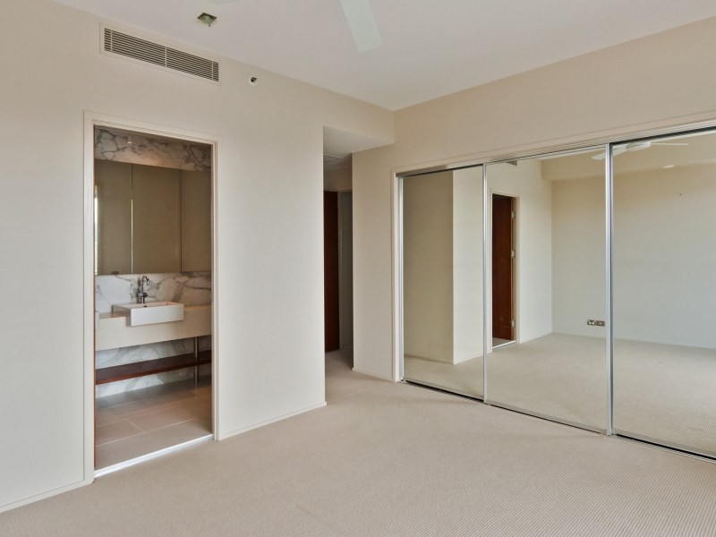 Unit Level 9, U/ 99 The Esplanade, Cairns QLD 4870