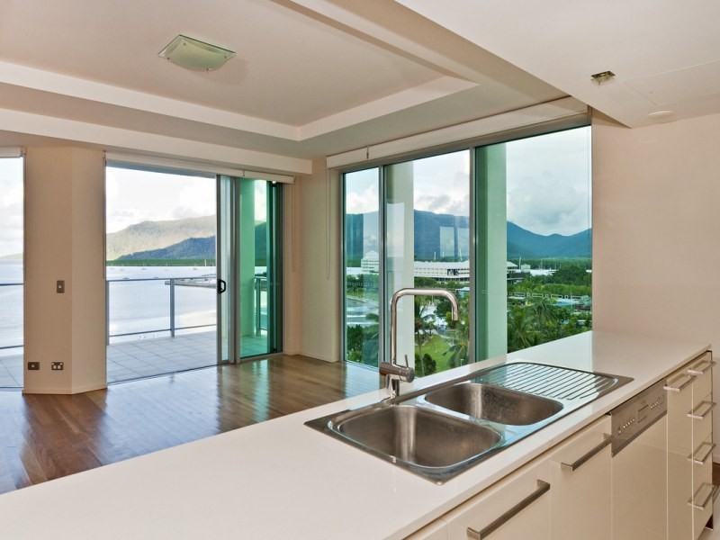 Unit Level 9, U/ 99 The Esplanade, Cairns QLD 4870