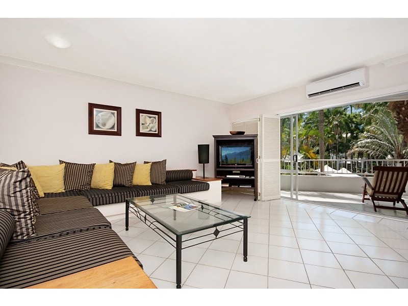 9 Vievers Road, Palm Cove QLD 4879