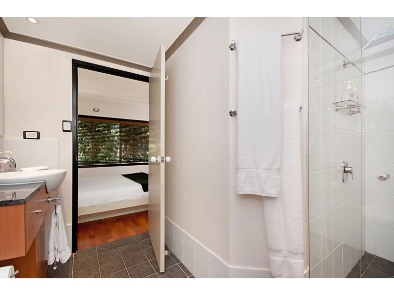 9 Vievers Road, Palm Cove QLD 4879