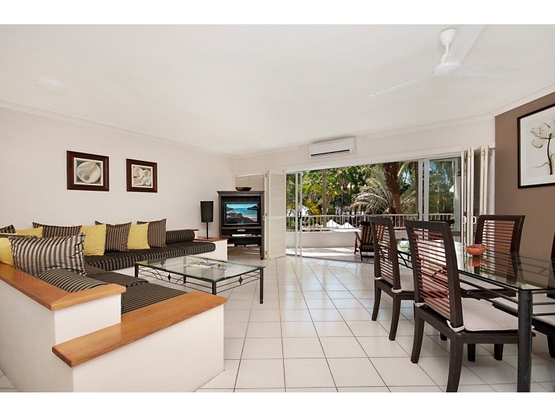 9 Vievers Road, Palm Cove QLD 4879