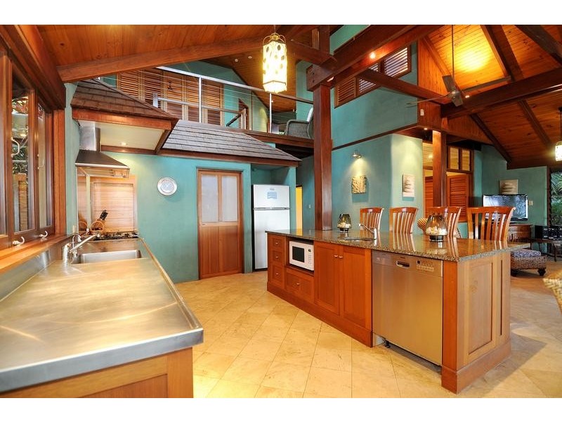 6 Peacock Street, Trinity Beach QLD 4879