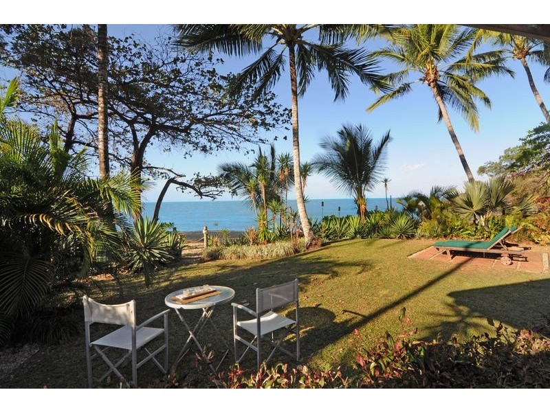 6 Peacock Street, Trinity Beach QLD 4879