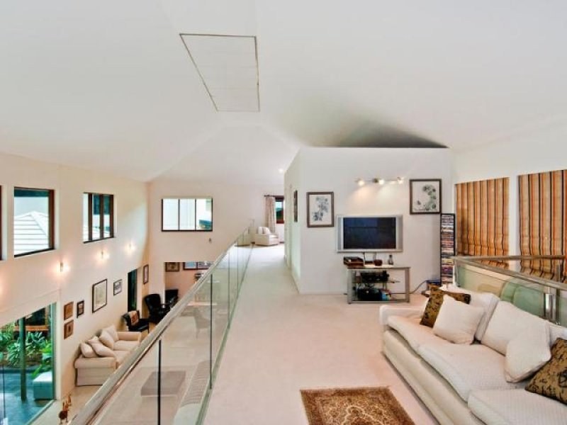 8 Lillian Road, Palm Cove QLD 4879