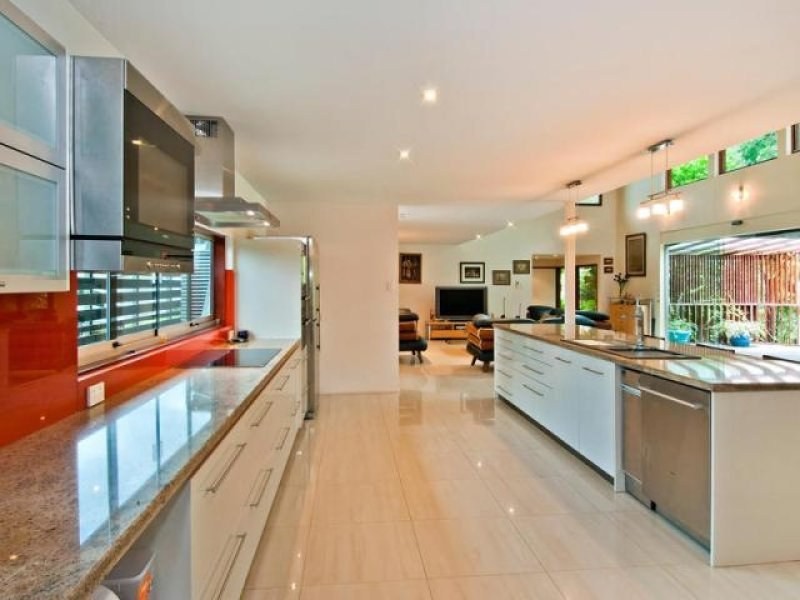 8 Lillian Road, Cairns QLD 4870