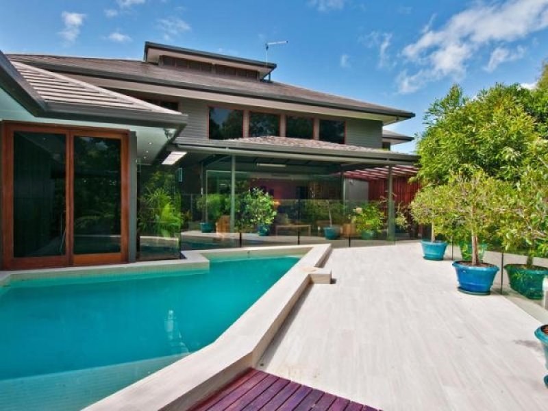 8 Lillian Road, Cairns QLD 4870