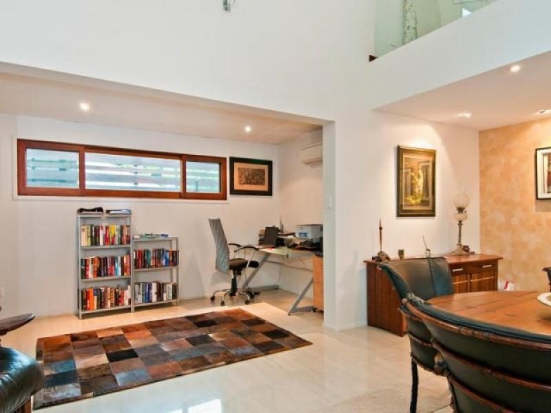 8 Lillian Road, Cairns QLD 4870