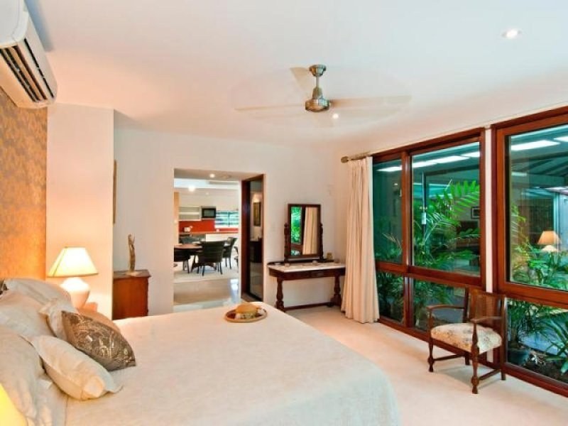 8 Lillian Road, Cairns QLD 4870