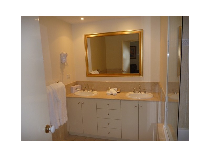 Unit 816/2 Greenslopes Street, Cairns QLD 4870