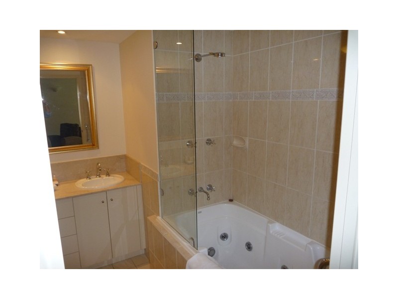 Unit 816/2 Greenslopes Street, Cairns QLD 4870