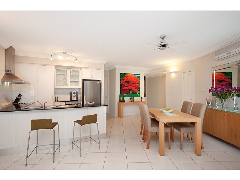 Unit 9/291 The Esplanade, Cairns QLD 4870