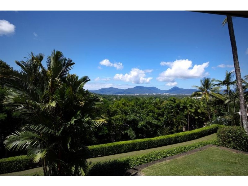 114 Hillview Crescent, Whitfield QLD 4870