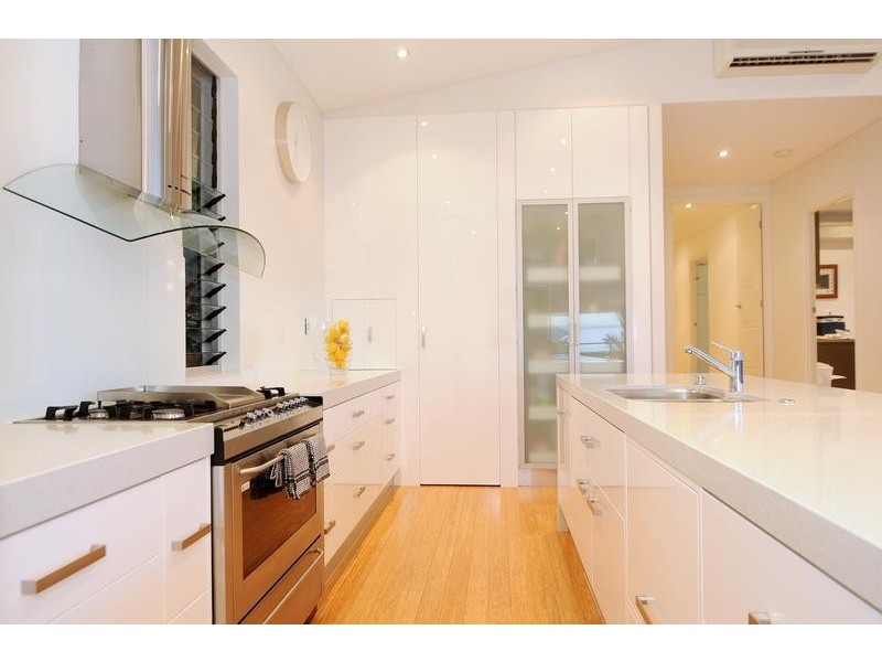 32 Macarthur Close, Palm Cove QLD 4879