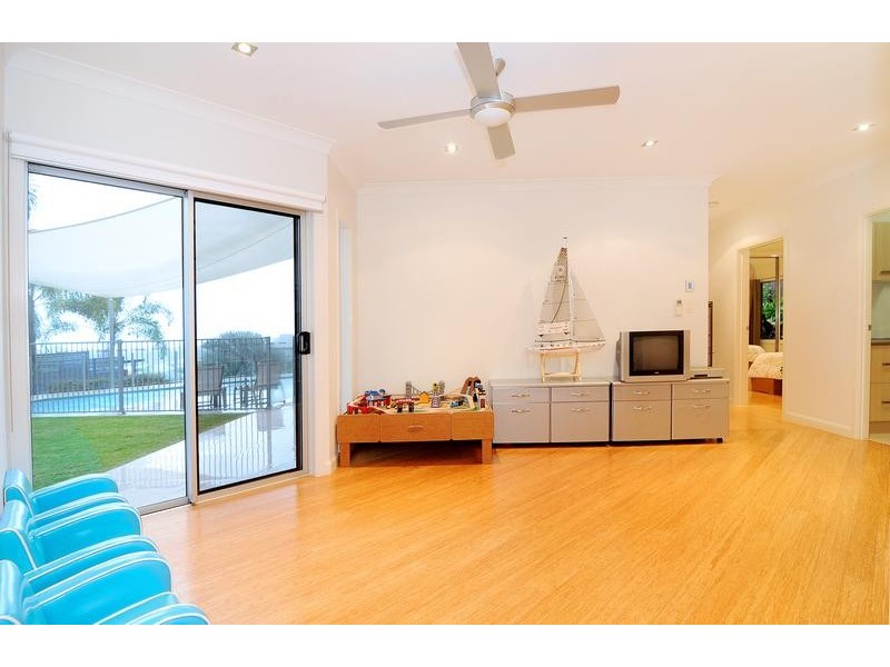 32 Macarthur Close, Palm Cove QLD 4879