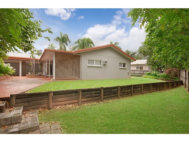 19 Pitt Street, Earlville QLD 4870