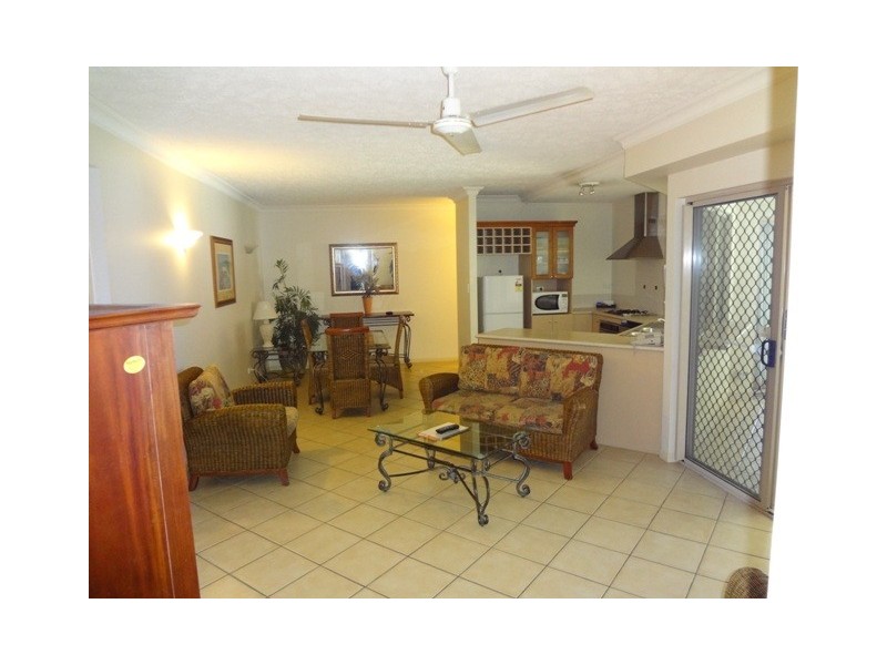 Unit 902/2 Greenslopes Street, Cairns QLD 4870