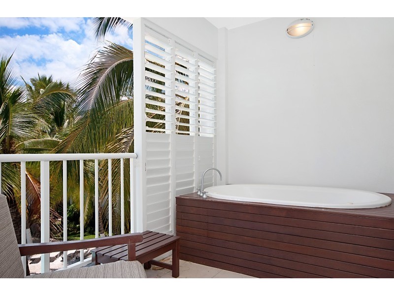 123 Williams Esplanade, Palm Cove QLD 4879