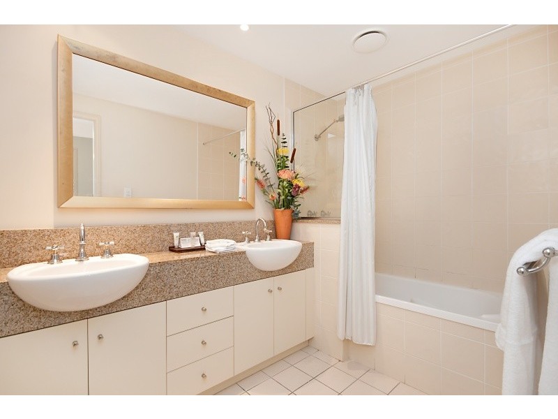 Unit 1128/2 Greenslopes Street, Cairns North QLD 4870