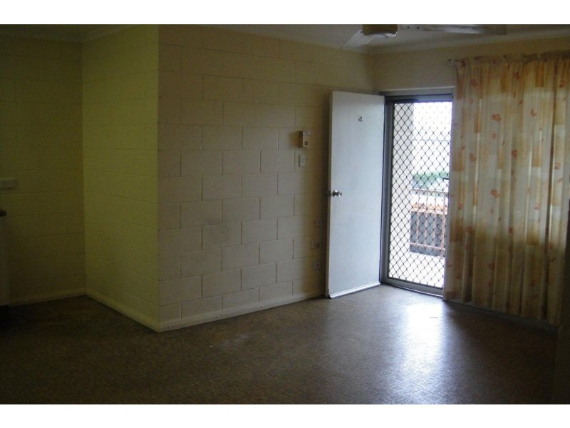 Unit 4/44 Dalton Street, Westcourt QLD 4870