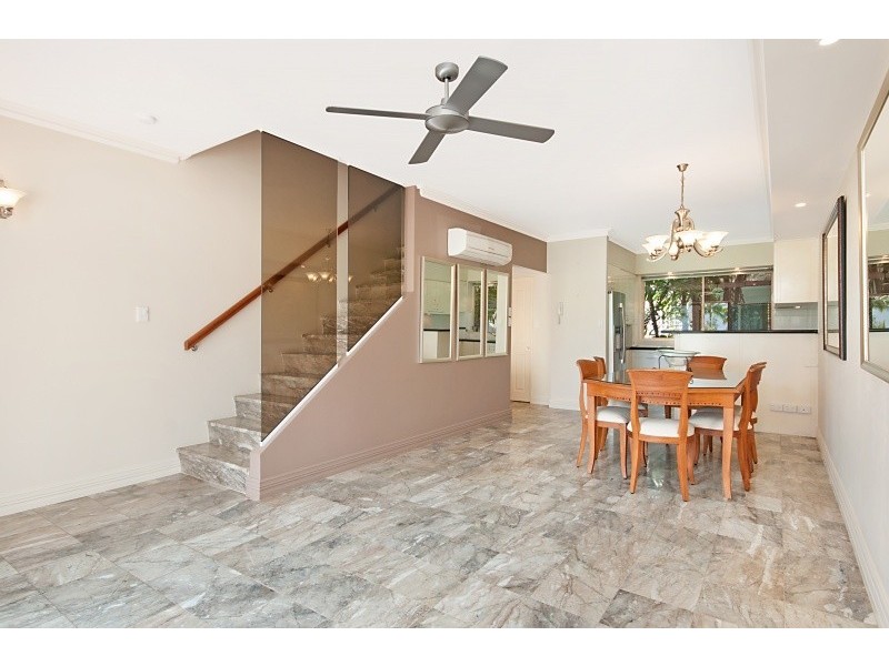 Unit 2/269 The Esplanade, Cairns City QLD 4870