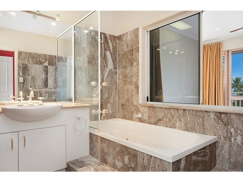 Unit 2/269 The Esplanade, Cairns City QLD 4870