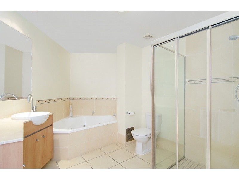 Unit 304/25 Wharf Street, Cairns City QLD 4870