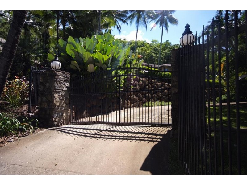 114 Hillview Crescent, Whitfield QLD 4870