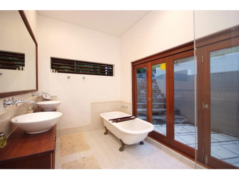 114 Hillview Crescent, Whitfield QLD 4870