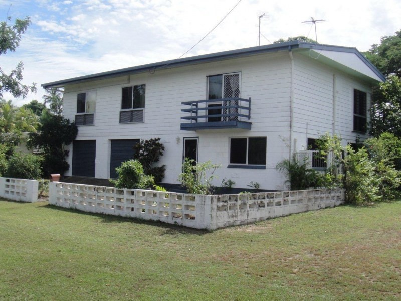 8 Zamia Street, Holloways Beach QLD 4878