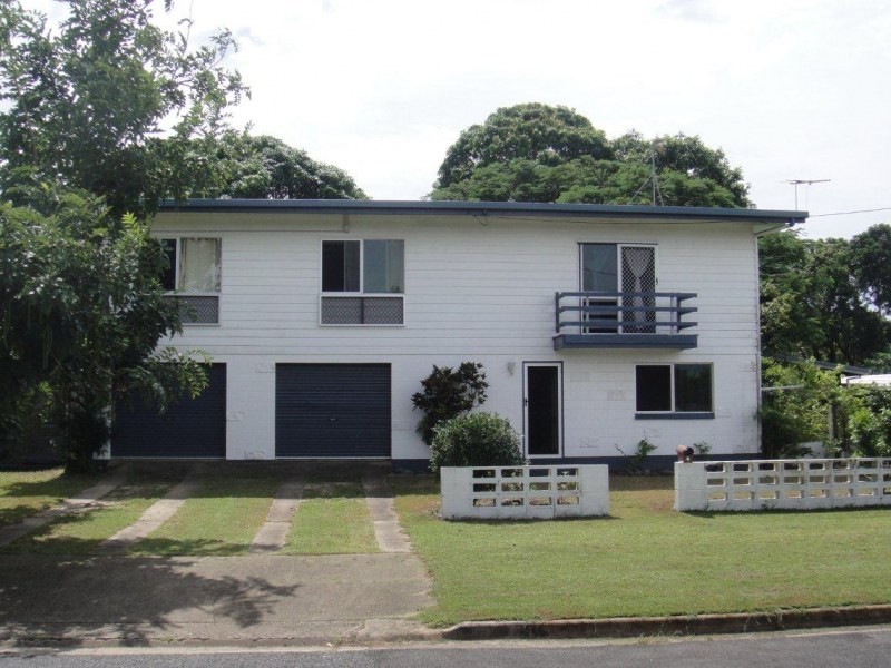 8 Zamia Street, Holloways Beach QLD 4878