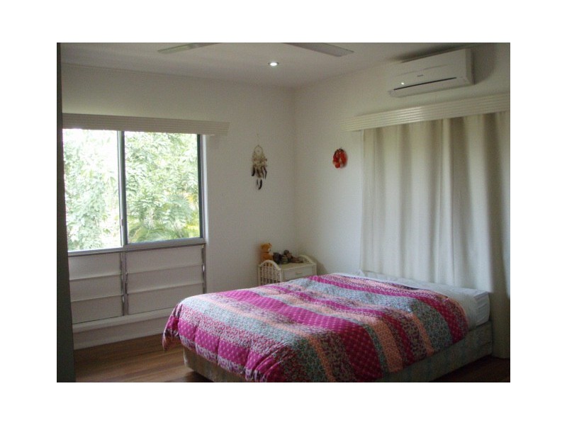 8 Zamia Street, Holloways Beach QLD 4878
