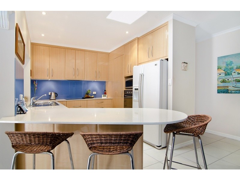 8 Mark Close, Holloways Beach QLD 4878