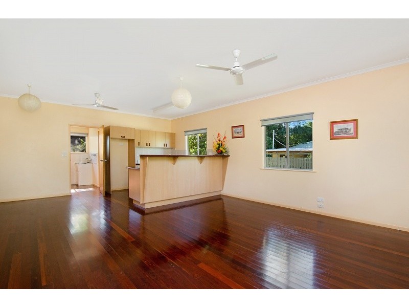 8 Arnold Street, Machans Beach QLD 4878