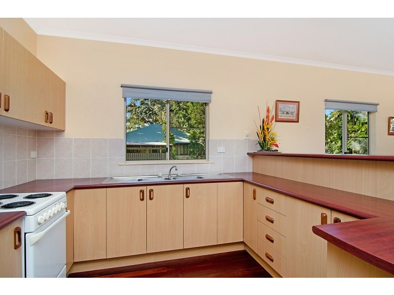 8 Arnold Street, Machans Beach QLD 4878