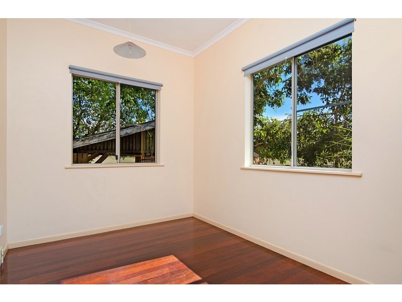 8 Arnold Street, Machans Beach QLD 4878