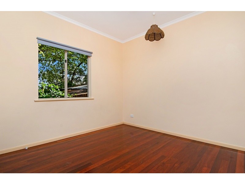 8 Arnold Street, Machans Beach QLD 4878