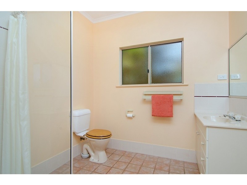 8 Arnold Street, Machans Beach QLD 4878